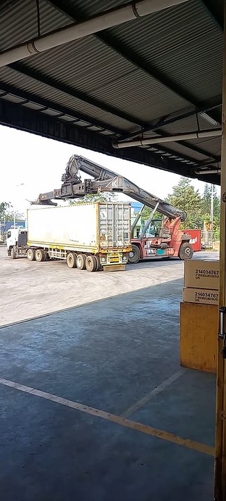 UNLOADING ITEM AT PORT