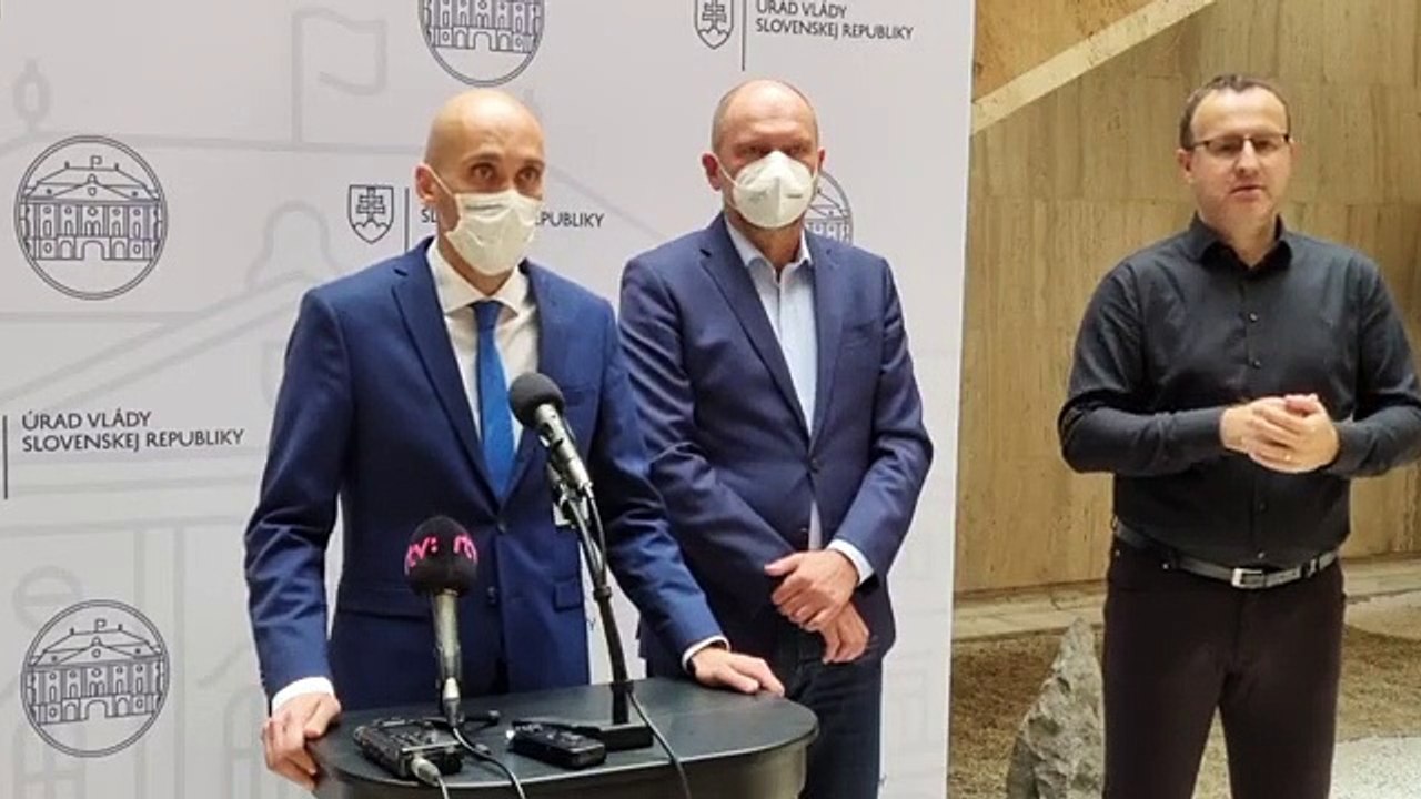 ZÁZNAM: Brífing ministra hospodárstva R. Sulíka