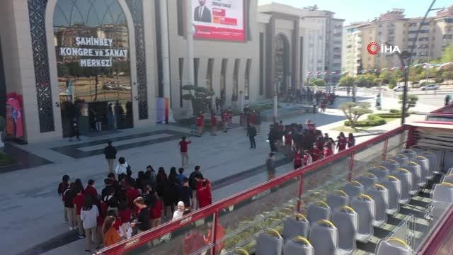 Şahinbey Belediyesi'nden 50 bin öğrenciye 80 TL değerinde kitap hediye çeki