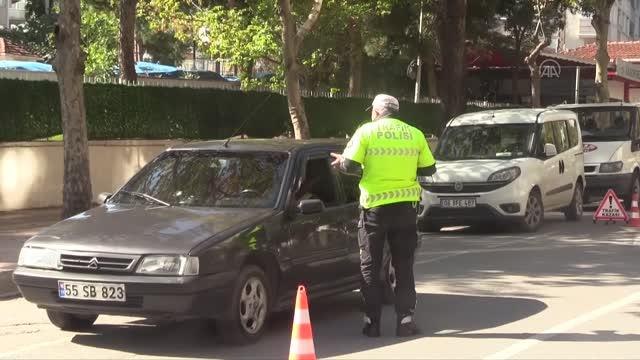 Toplu taşıma araçlarına yolcu olarak binen polis sürücü ihlallerini belirliyor