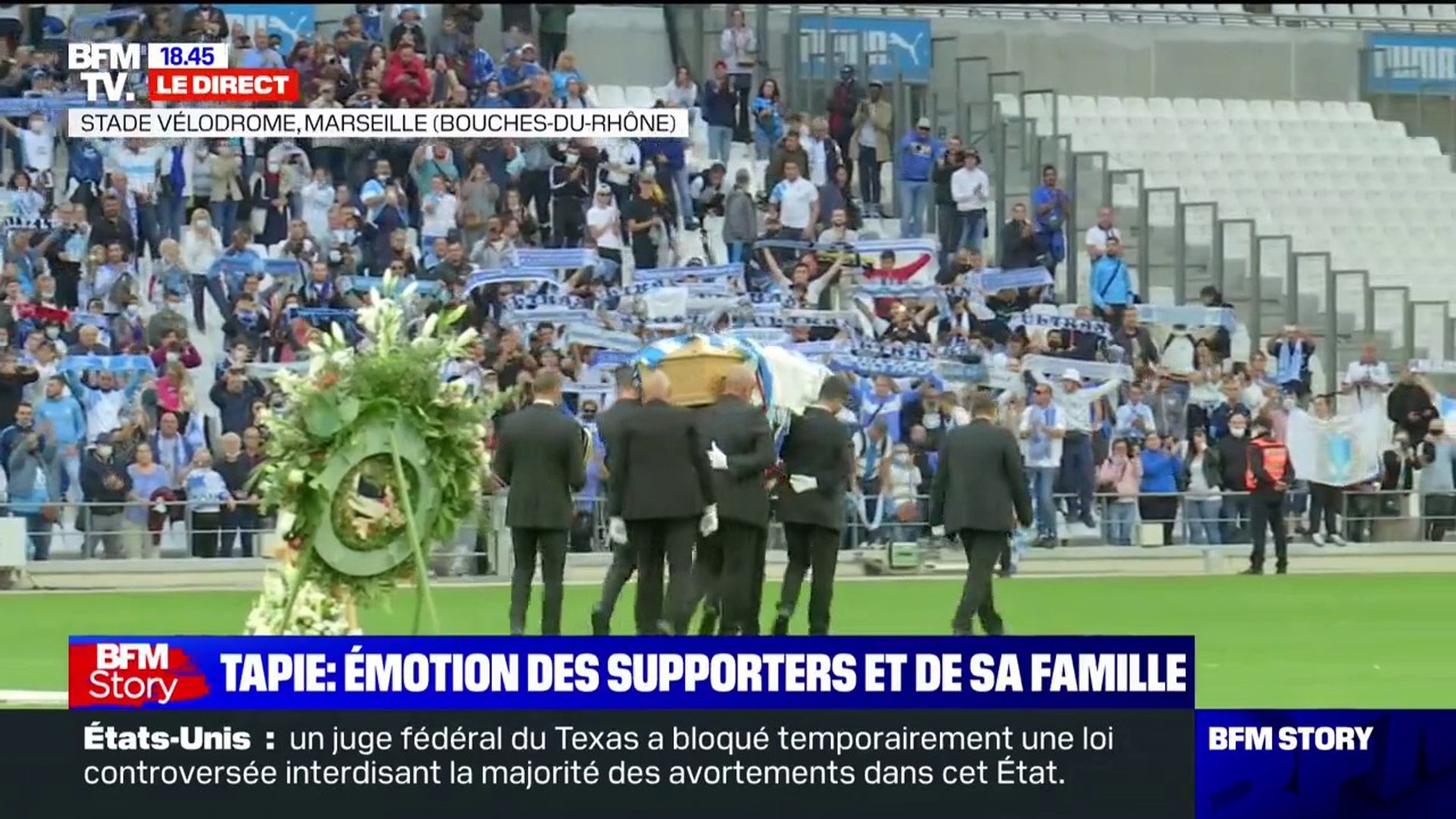 Hommage au Vélodrome: le cercueil de Bernard Tapie quitte la pelouse -  Vidéo Dailymotion