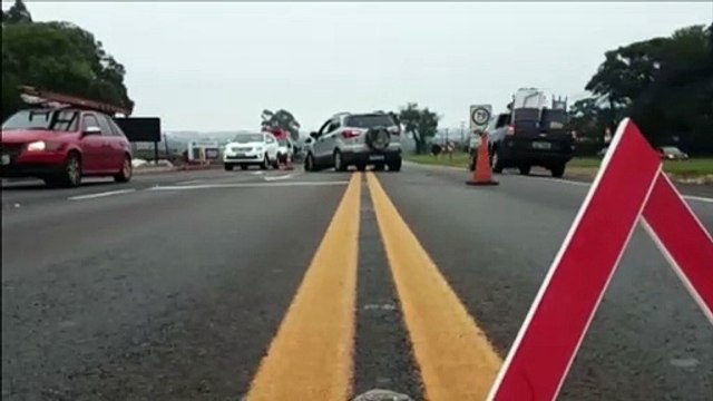 Veículos se envolvem em colisão no Trevo da Portal, em Cascavel