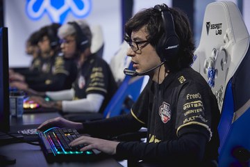 Worlds 2021: "Foi o nosso pior jogo", diz JoJo sobre derrota para a PEACE