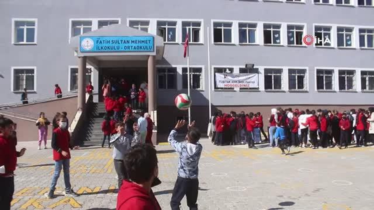 Van'da TÜBİTAK 4006 Bilim Fuarı