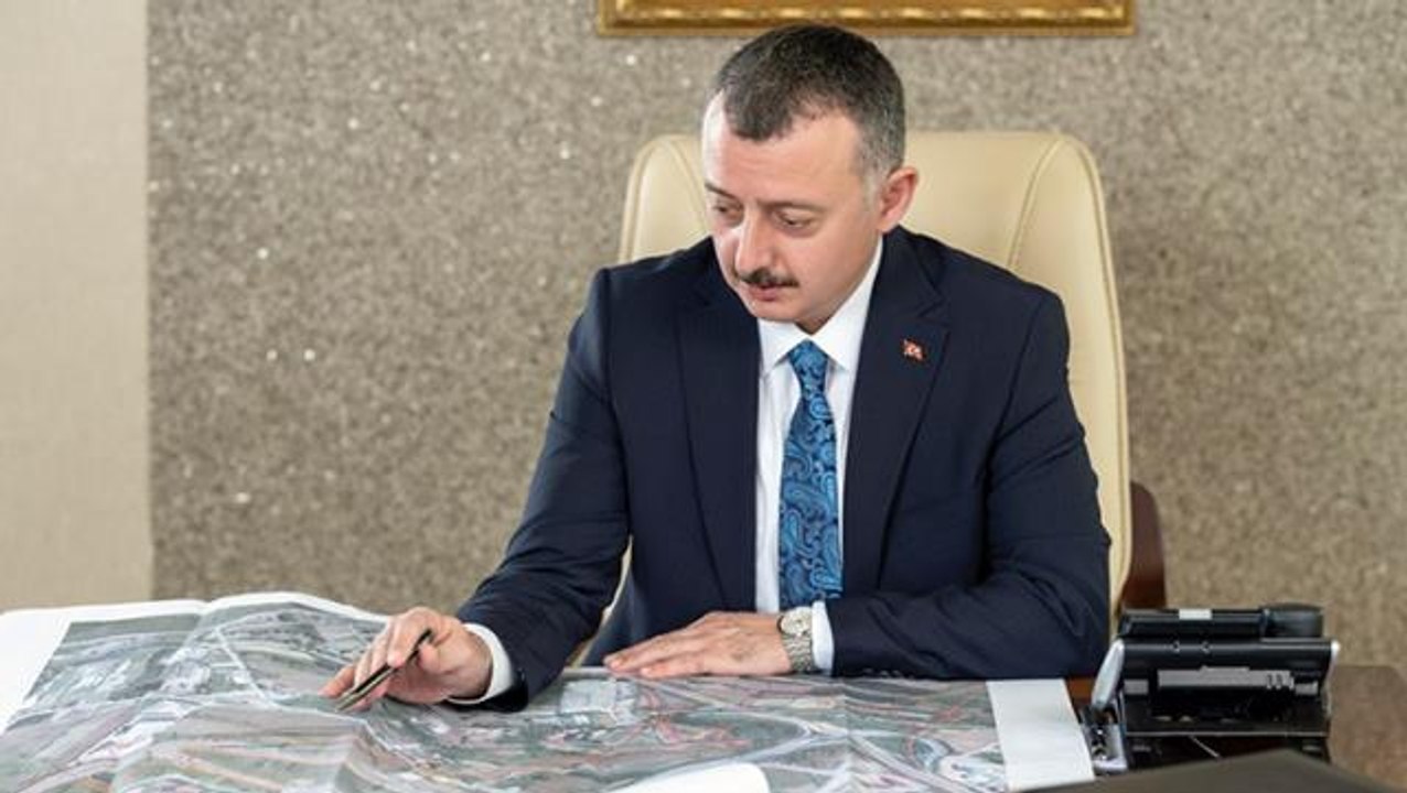 Kocaeli Büyükşehir Belediye Başkanı Tahir Büyükakın, trafik kazası geçirdi