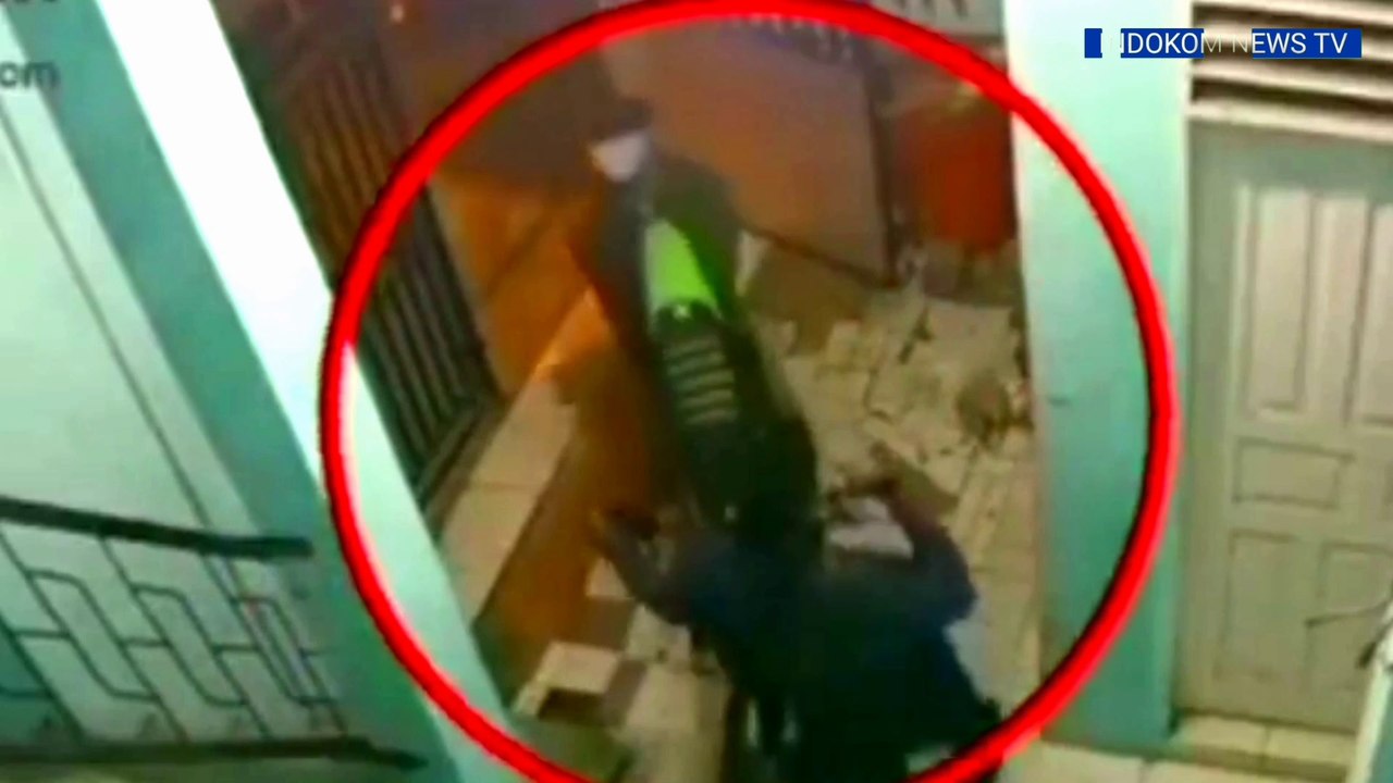 Rekaman CCTV Maling Gotong Motor Trail di Medan