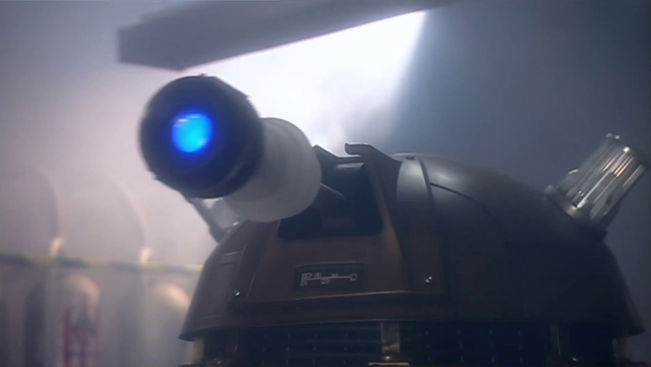 Doctor Who Temporada 1 episodio 6 "Dalek" (subtítulos en español) parte (2/2)