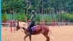 Aislinn Derbéz supera su miedo a los caballos en compañía de su hija Kailani