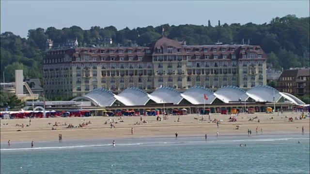 This Beachfront Hotel Offers a Quieter Alternative to Montauk's Party Scene With Surf Lessons, Evening Bonfires, and Poolside Yoga