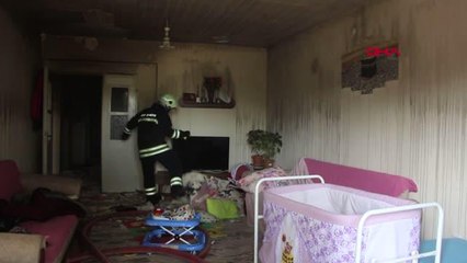 Son dakika haberleri... İTFAİYECİLER, YANAN EVDE KEDİ ARADI