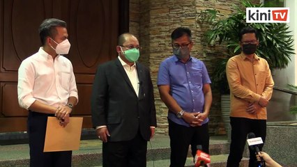 Télécharger la video: 'Enam exco bebas guna macam biasa, macam bapa dia punya'