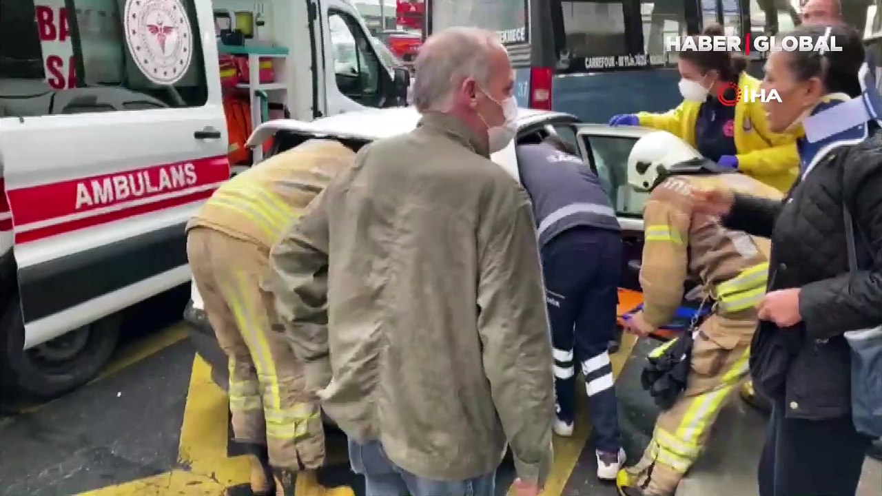 İstanbul'da zincirleme kaza! Trafik durma noktasına geldi.