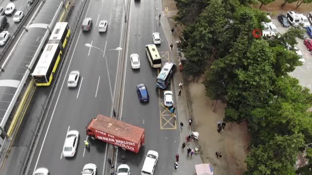 Son dakika haberleri: Beylikdüzü E-5 yan yolda zincirleme kaza: 1 yaralı