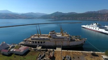 Van Gölü'ne indirilen 'Yüzen Otel' tamamlanıyor