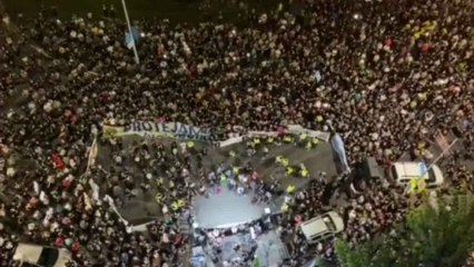El grupo Nunatak, este jueves, tocando el tema 'Sola y sal' para pedir soluciones al Mar Menor.