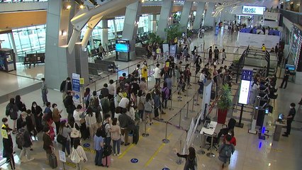 "올해 마지막 연휴" 공항 북새통...수도권 감염 확산 / YTN