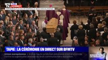 Le cercueil de Bernard Tapie entre dans la cathédrale de la Major sous les applaudissements