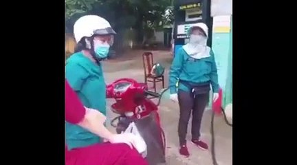 Clip cây xăng bị tố ăn gian 20.000 của khách