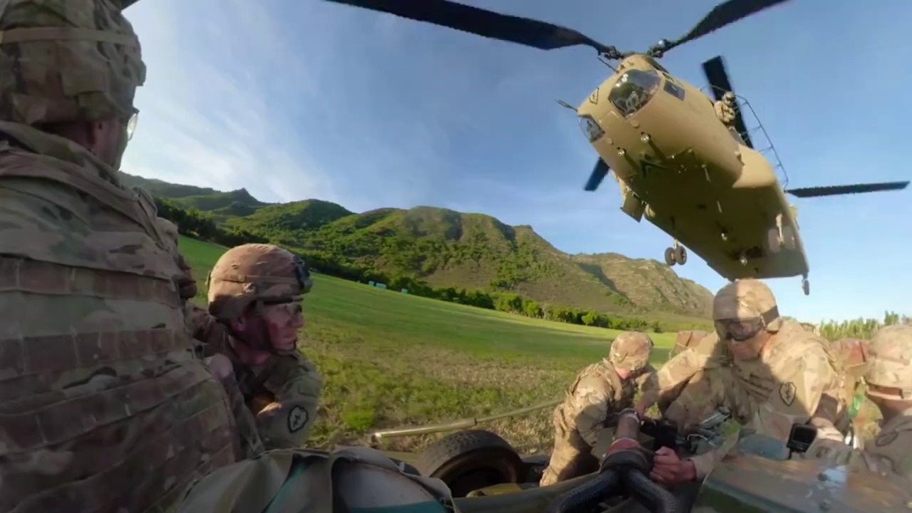 US Army – M777 Howitzer Live Fire Artillery Raid