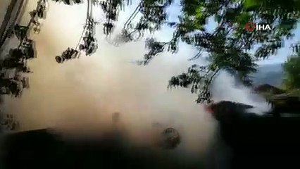 Bursa'da korkutan yangın! Otomobil hurdaya döndü