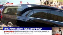 Obsèques de Bernard Tapie: le corbillard s'avance en direction du cimetière de Mazargues sous l'ovation des supporters