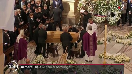 Mort de Bernard Tapie : les larmes de ses proches lors du dernier hommage