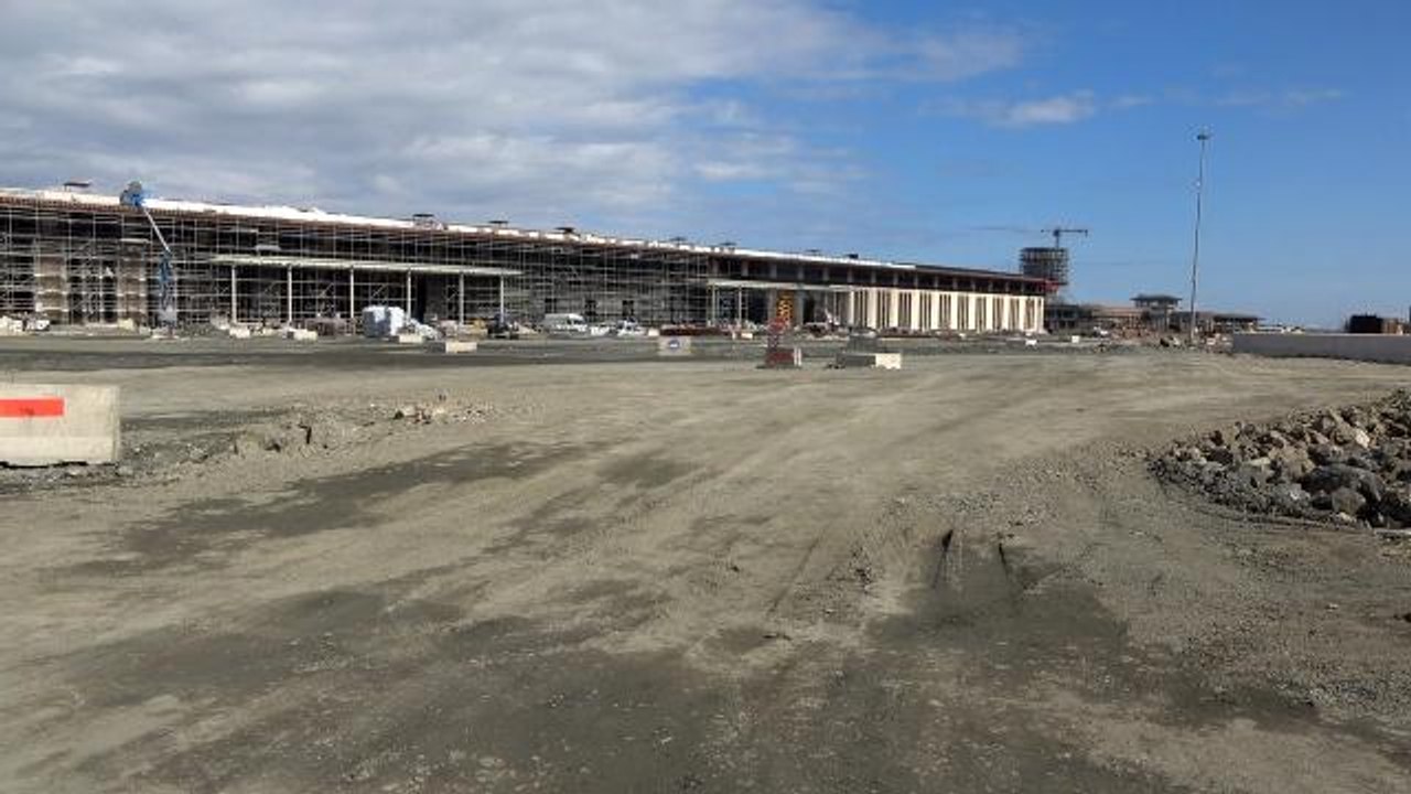 Rize Valisi Kemal Çeber: "85 gündür aralıklı devam eden yağmur Rize-Artvin Havalimanı'nın açılışını sekteye uğrattı"