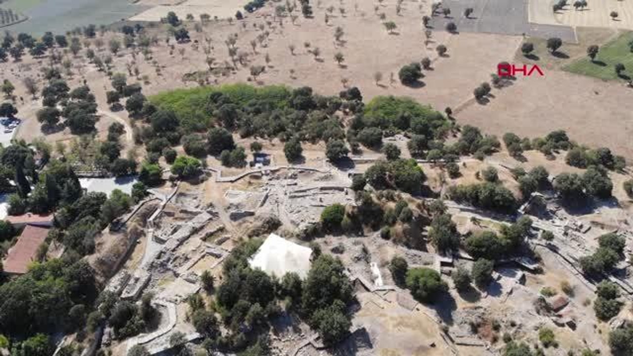 TROYA ÖREN YERİ'NDE HELENİSTİK VE ROMA DÖNEMİNE AİT MOZAİK BULUNDU