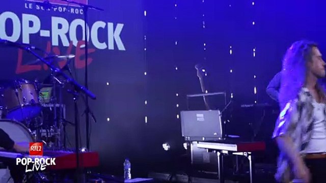 Julien Doré chante Waf en live à Paris pour un concert RTL2