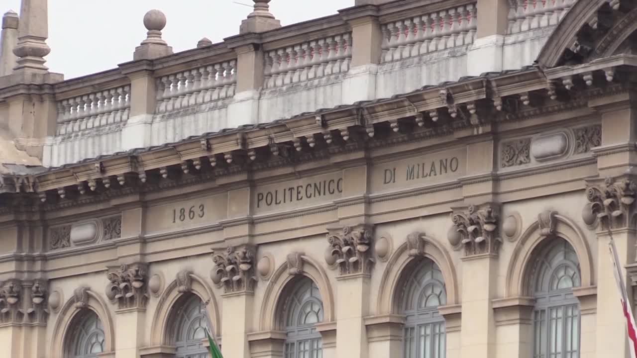 Pnrr: diciotto miliardi per la scuola, tre andranno agli asili nido