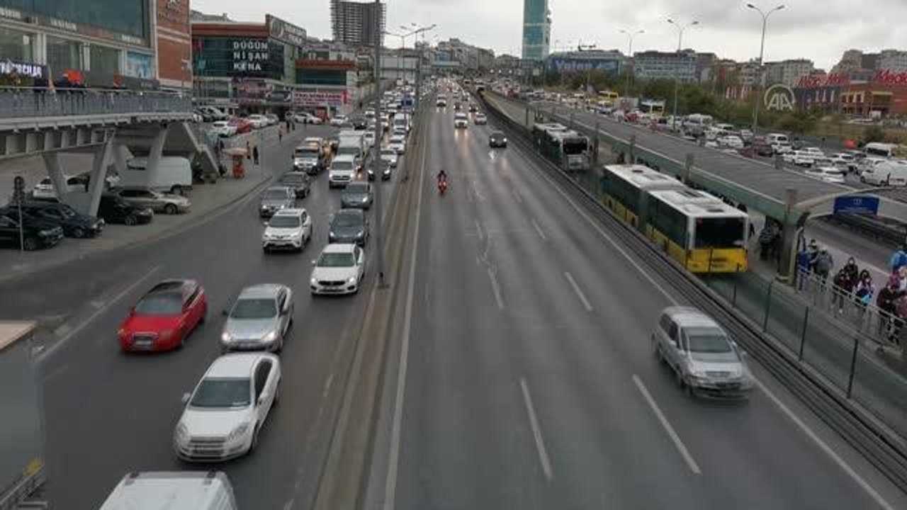 Trafik yoğunluğu yaşanıyor