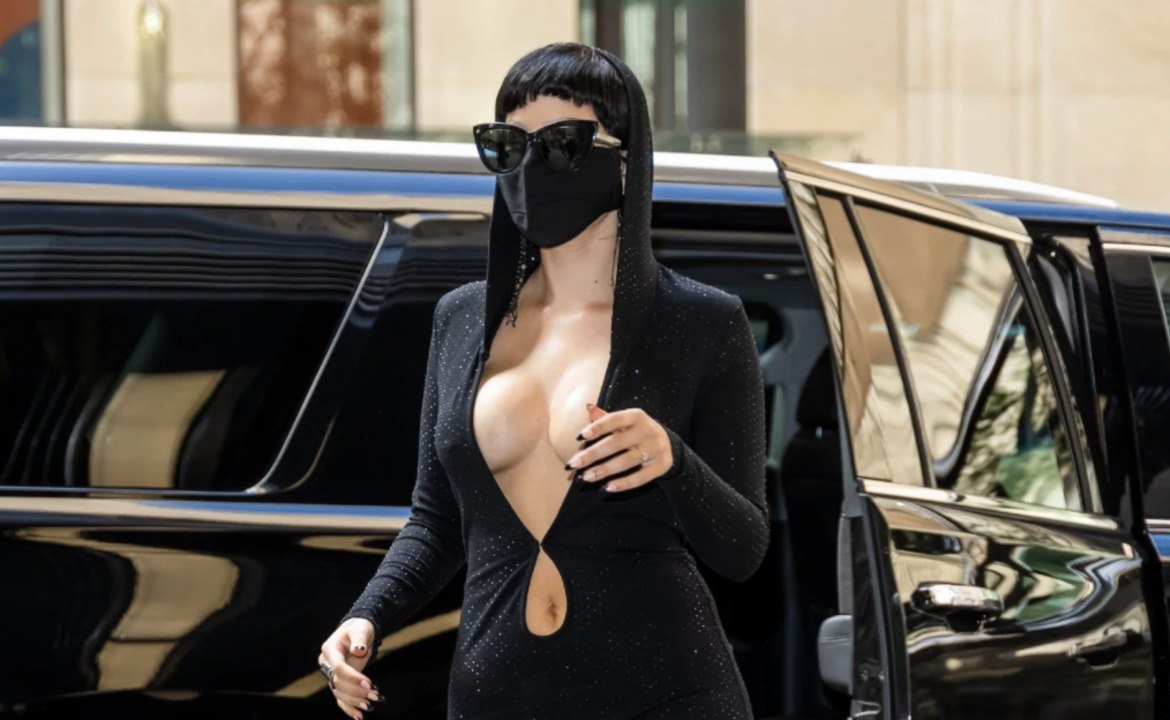 Halsey's Plunging Hooded Gown Featured a Belly Button Cutout