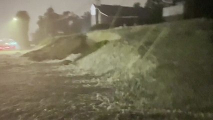 美 앨라배마에 최고 330mm 기습폭우...어린이 등 4명 사망 / YTN