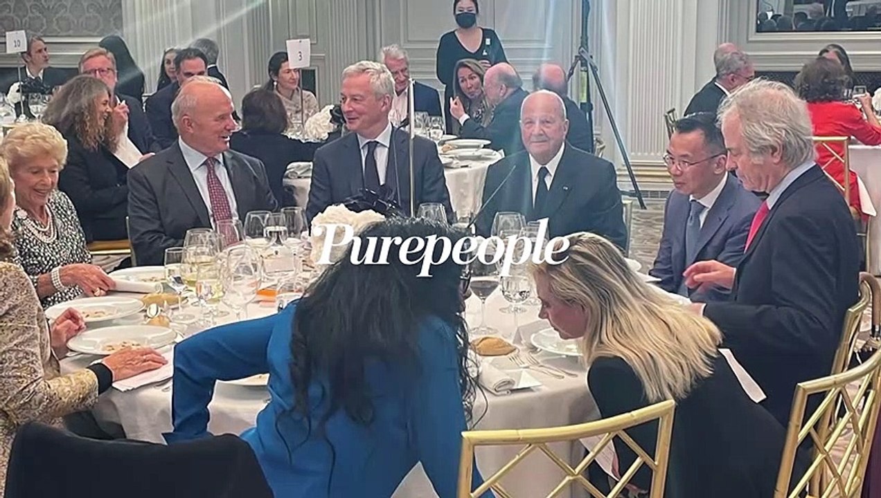 Marc Ladreit de Lacharrière entouré du ministre Bruno Le Maire pour le retour d'un dîner attendu