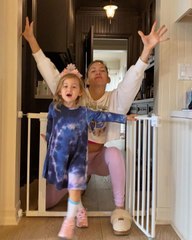 Kate Hudson Forgot the Words to "Girl on Fire" During a Mother-Daughter Singalong