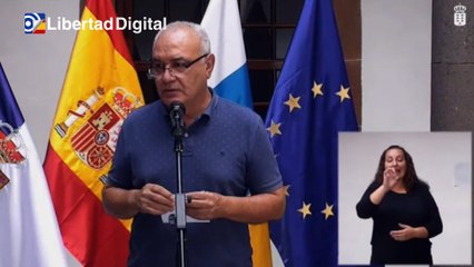 Una nueva lengua de lava se bifurca en su camino al mar en La Palma