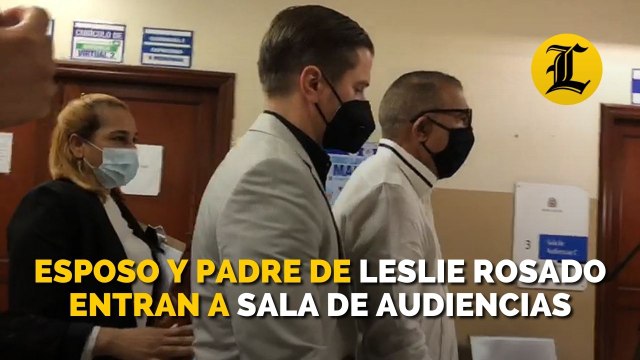 Esposo y padre de Leslie Rosado entran a sala de audiencias del Palacio de Justicia de SDE