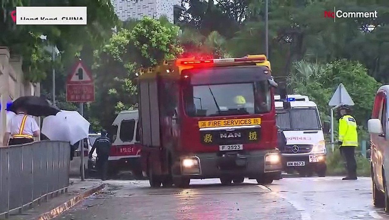 Sturm in Hongkong: Bambuswand kracht ein