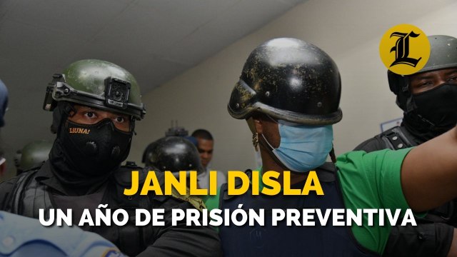 Salida de Janli Disla de la Sala de Audiencias luego de ser sometido a un año de prisión preventiva