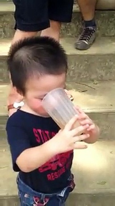 3 ly anh không say, anh chỉ hát sai "Cá tầm bơi trong bể nước"