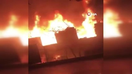 Son dakika haberi! Ümraniye'de iş yerinin alevlere teslim oluğu anlar kamerada