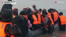 شاهد: مهاجرون يحاولون قطع قناة المانش بين فرنسا وبريطانيا في وضح النهار على مرأى من الشرطة الفرنسية
