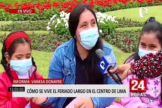Centro de Lima: limeños y turistas disfrutan del feriado en la Plaza de Armas