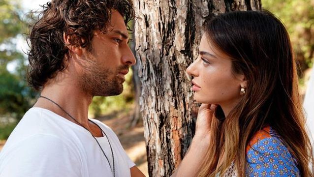 Ada Masalı'nın başrol oyuncuları Alp Navruz ve Ayça Ayşin Turan'ın aşkı belgelendi