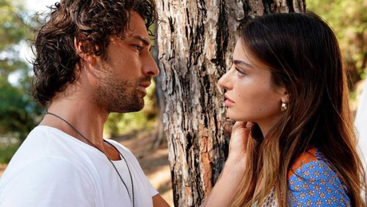 Ada Masalı'nın başrol oyuncuları Alp Navruz ve Ayça Ayşin Turan'ın aşkı belgelendi