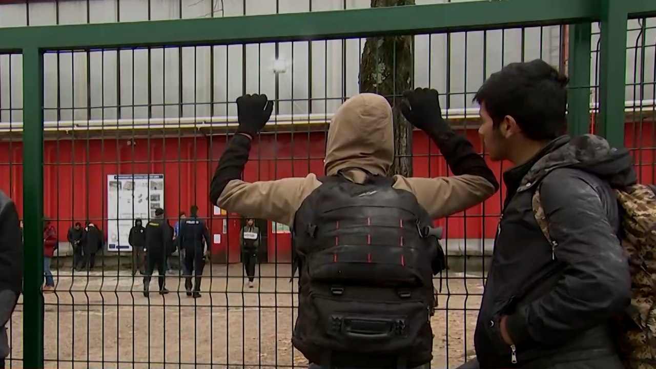 12 دولة أوروبية تطلب بناء حواجز على حدودها