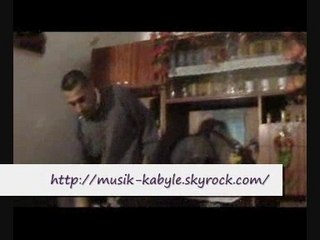 MOUMOUH-SENYAGH FELLAM Clip officiel kabyle