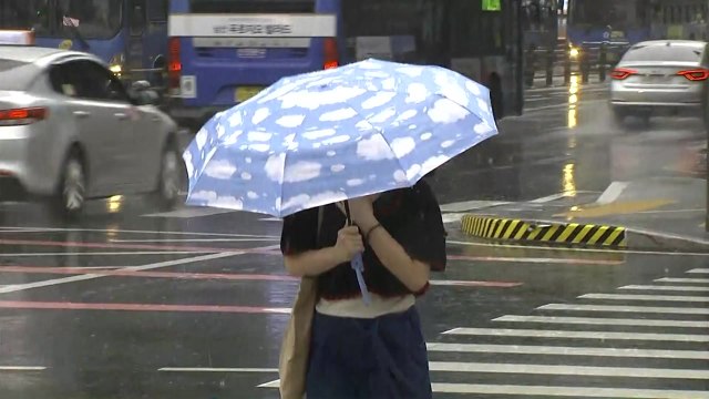 [날씨] 휴일 전국 가을비...밤사이 충청 이남 강한 비 / YTN
