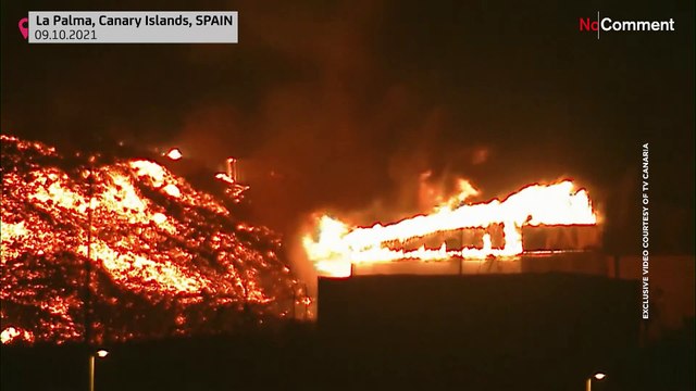 شاهد: سيول من الحمم بعد ثوران شديد لبركان كومبري فييخا في جزر الكناري
