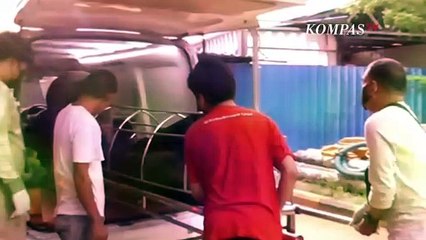 Video herunterladen: Terlilit Hutang, Pria ini Bunuh Diri dengan Melompat dari Rooftop Mall di Bekasi